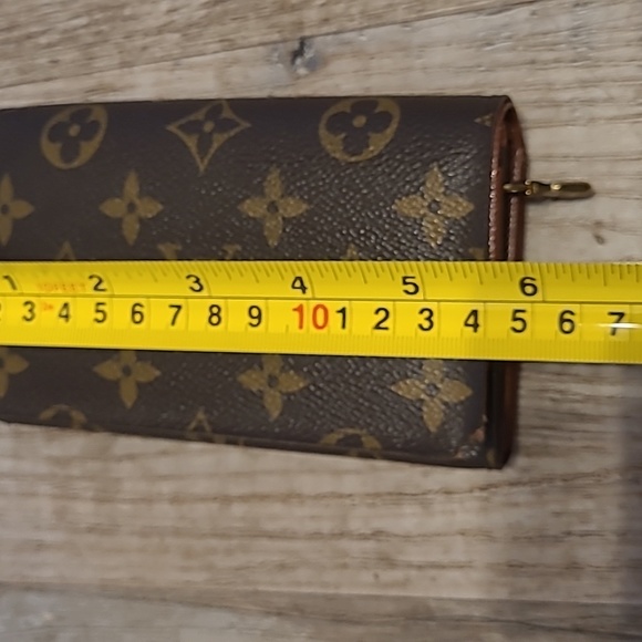Beautiful authentic louis vuitton wallet - Picture 12 of 13